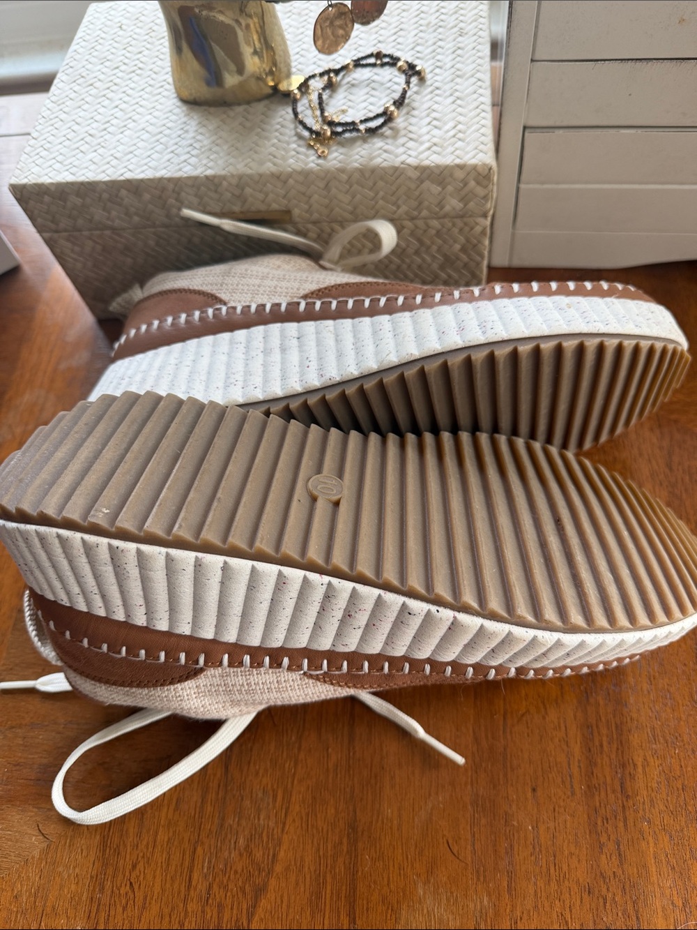 Universal Thread Cream and Brown Platform Sneakers in excellent condition. 10 - Picture 5 of 7